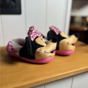 Disney Minnie Mouse Kids Slippers - Pink and Black light up